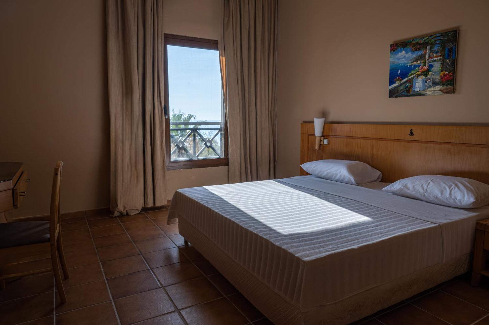 Jiyeh Marina Resort Hotel & Chalets Jieh Esterno foto