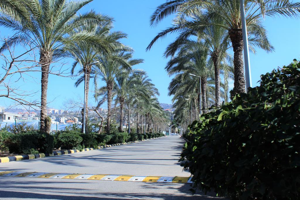 Jiyeh Marina Resort Hotel & Chalets Jieh Esterno foto