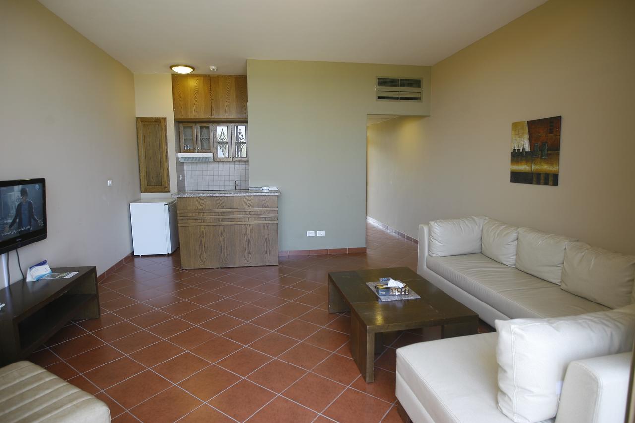 Jiyeh Marina Resort Hotel & Chalets Jieh Esterno foto